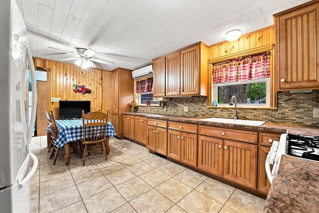 8726 E Mallard Lane, Wilmington, IL 60481