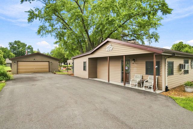 8726 E Mallard Lane, Wilmington, IL 60481