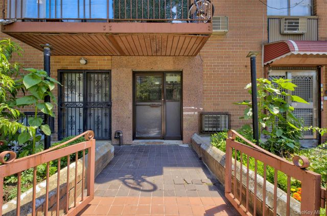 42-11 108 st, Corona, NY 11368