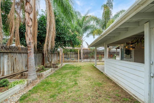 1154 Palo Alto Avenue, Clovis, CA 93612