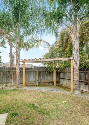 1154 Palo Alto Avenue, Clovis, CA 93612