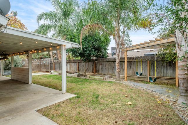 1154 Palo Alto Avenue, Clovis, CA 93612