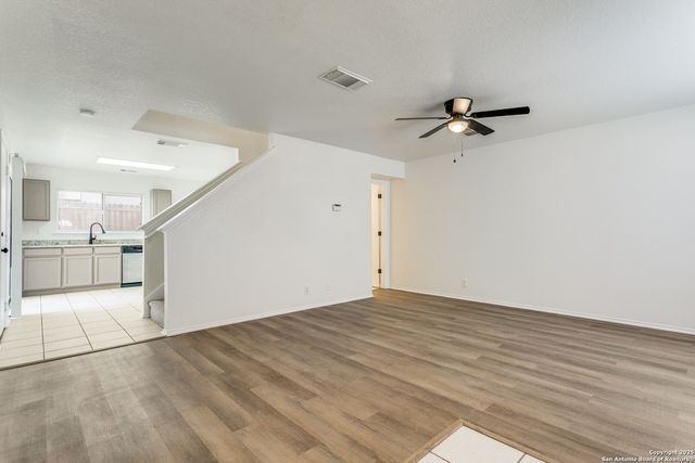 8 Laden, San Antonio, TX 78238