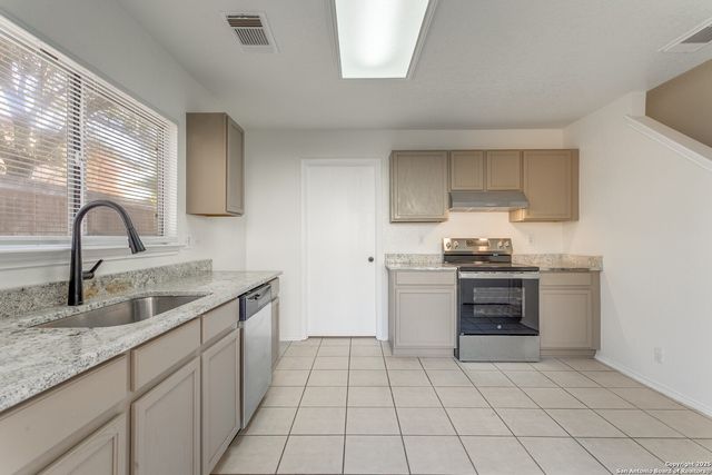 8 Laden, San Antonio, TX 78238