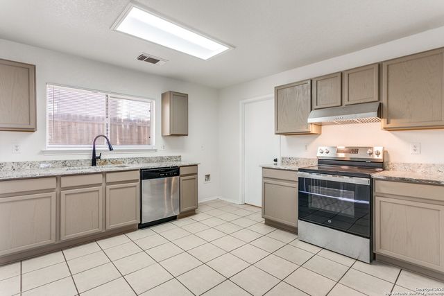 8 Laden, San Antonio, TX 78238