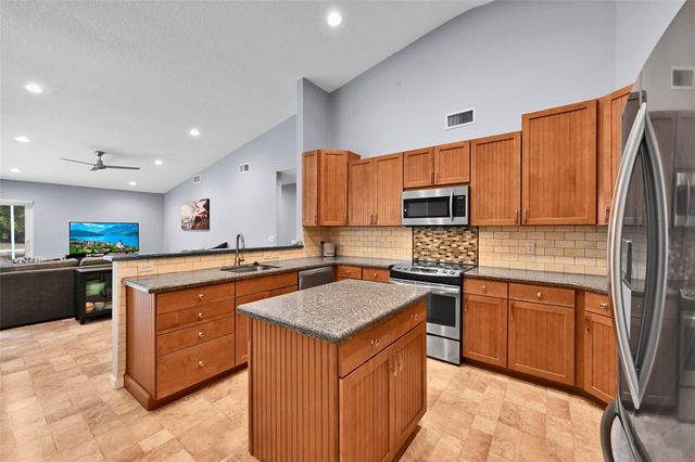 4911 NW 103rd Avenue, Coral Springs, FL 33076