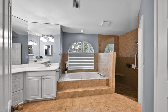 4911 NW 103rd Avenue, Coral Springs, FL 33076