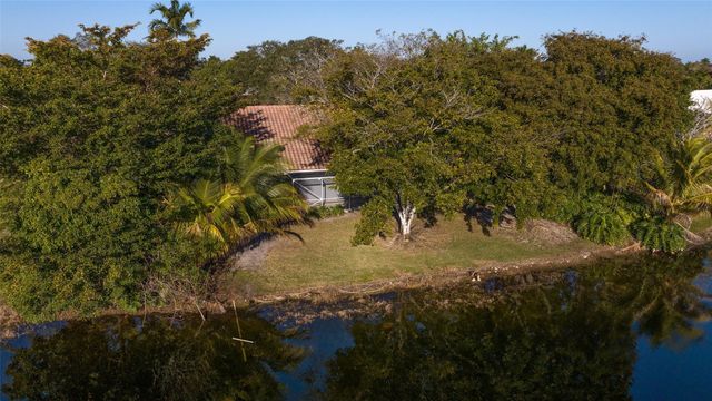 4911 NW 103rd Avenue, Coral Springs, FL 33076