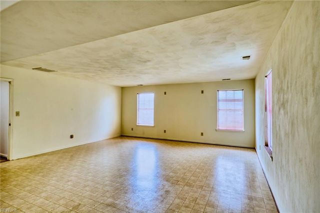 5617 Seven Pines WAY, Virginia Beach, VA 23464
