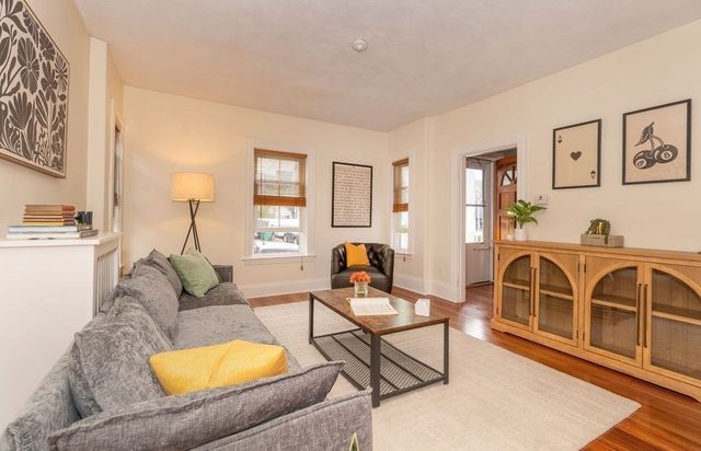 8 Alfred St, Medford, MA 02155