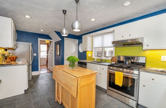 8 Alfred St, Medford, MA 02155