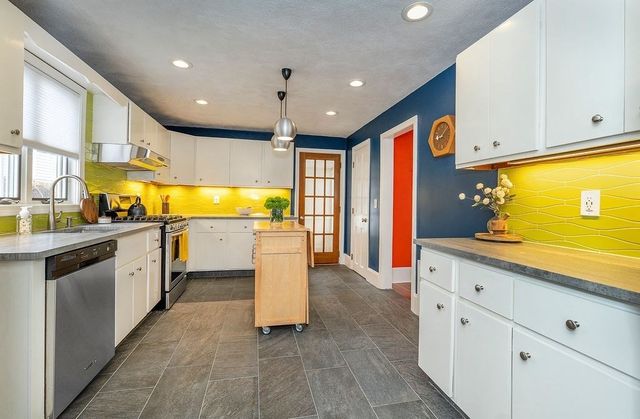 8 Alfred St, Medford, MA 02155