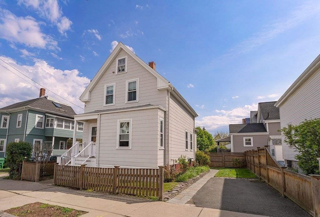 8 Alfred St, Medford, MA 02155
