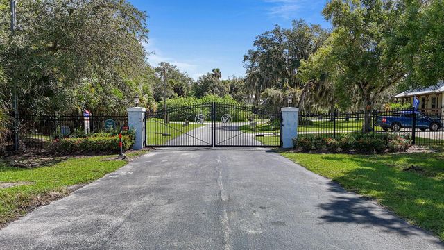 2460 Sweetwater Drive, Fort Pierce, FL 34981