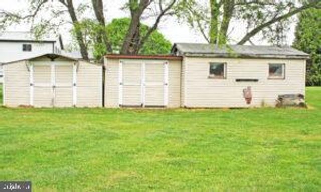 22 SLEEPY HOLLOW RD, Nottingham, PA 19362