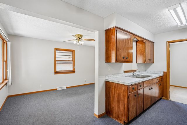 6100 Gordon Avenue, Des Moines, IA 50312