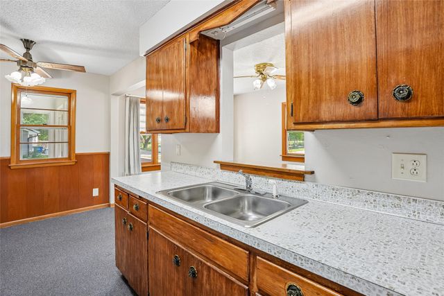 6100 Gordon Avenue, Des Moines, IA 50312