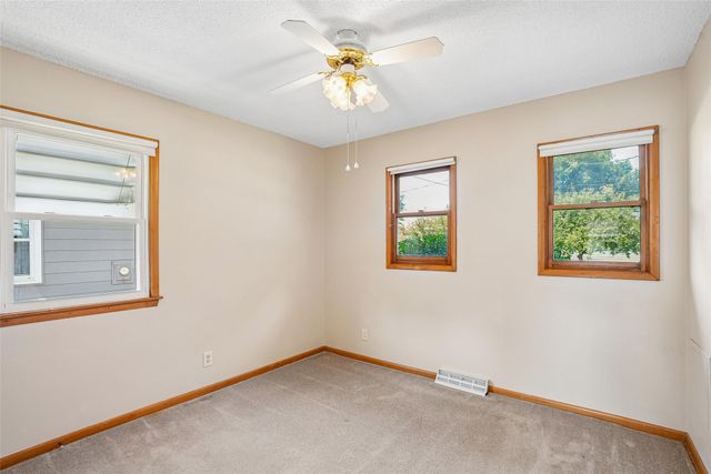 6100 Gordon Avenue, Des Moines, IA 50312