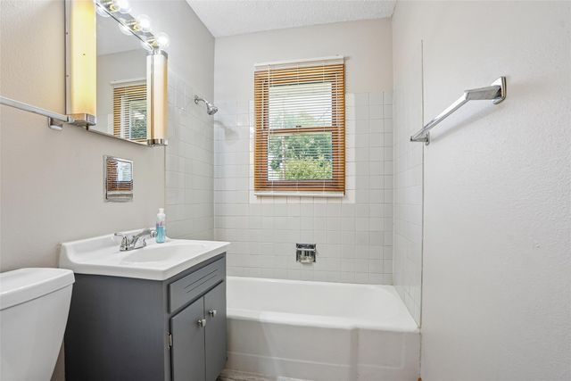 6100 Gordon Avenue, Des Moines, IA 50312