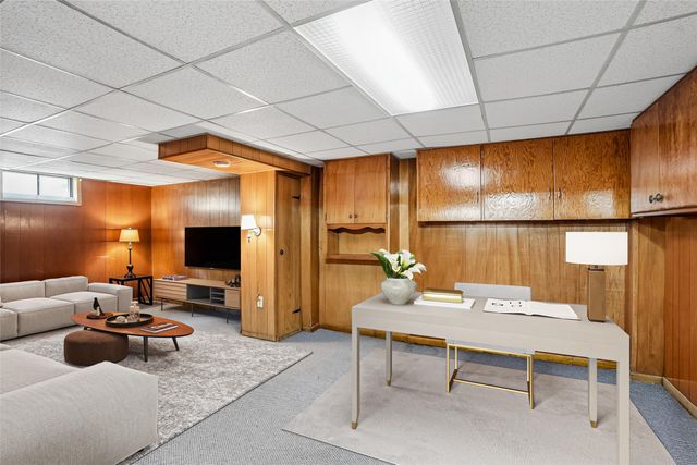 6100 Gordon Avenue, Des Moines, IA 50312
