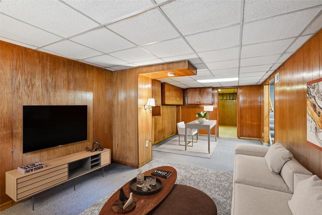 6100 Gordon Avenue, Des Moines, IA 50312