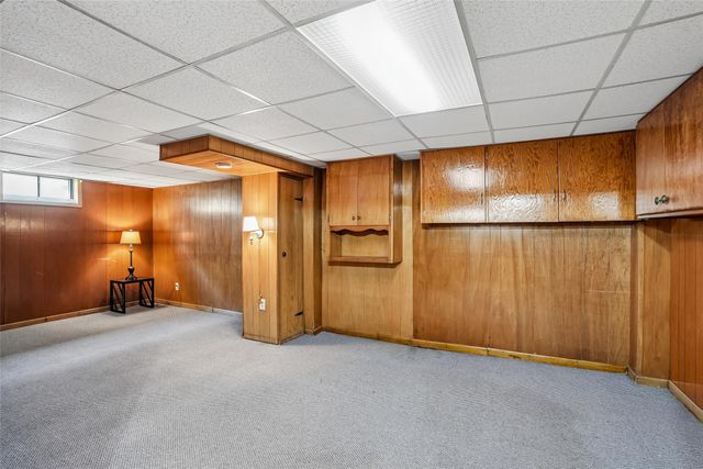 6100 Gordon Avenue, Des Moines, IA 50312
