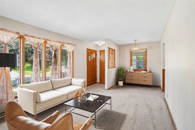 6100 Gordon Avenue, Des Moines, IA 50312