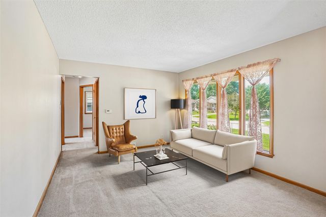 6100 Gordon Avenue, Des Moines, IA 50312