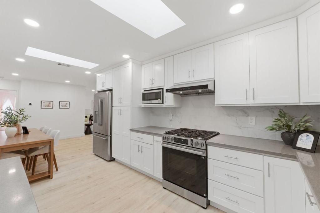 Image 10 of property listing at 4556 Harwood Road, San Jose, CA 95124