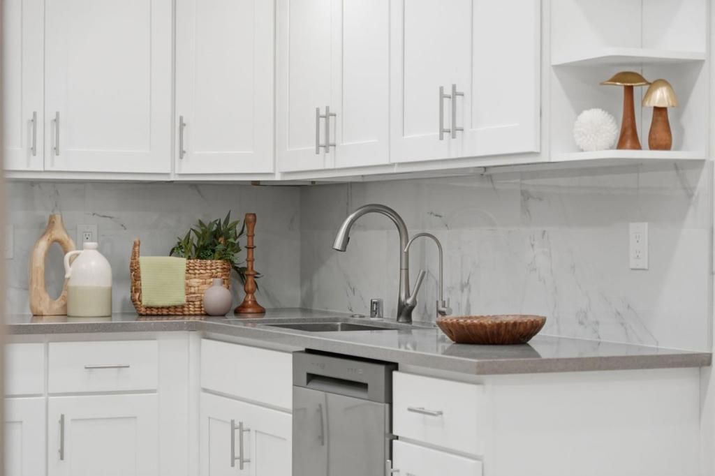 Image 11 of property listing at 4556 Harwood Road, San Jose, CA 95124