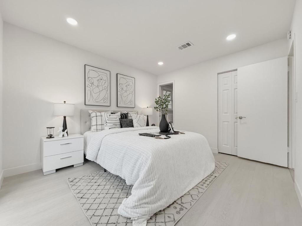 Image 15 of property listing at 4556 Harwood Road, San Jose, CA 95124