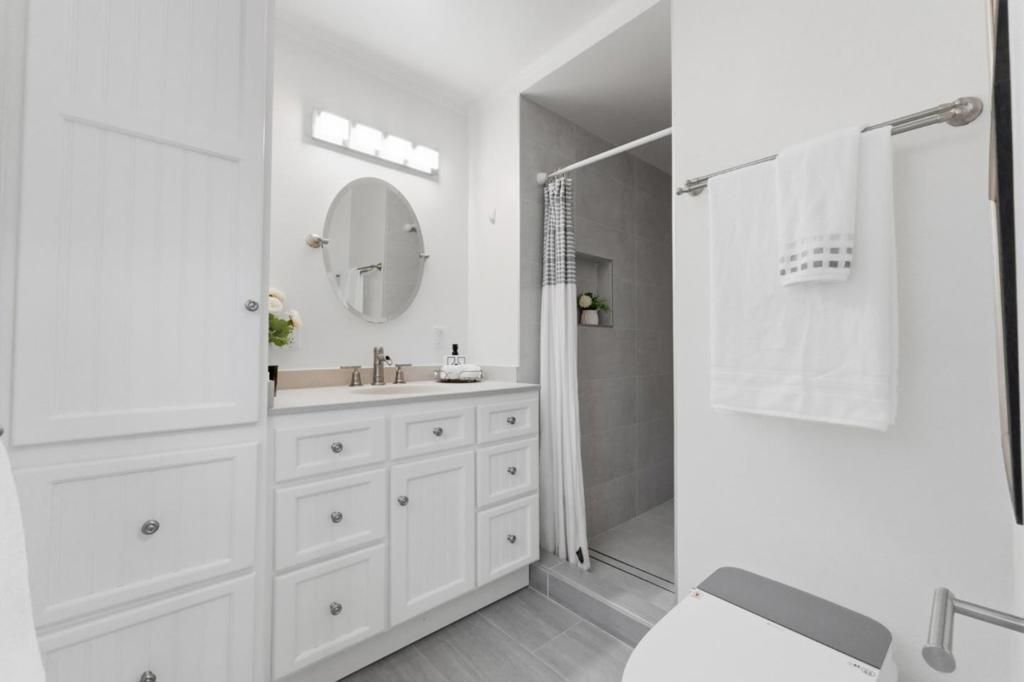 Image 16 of property listing at 4556 Harwood Road, San Jose, CA 95124