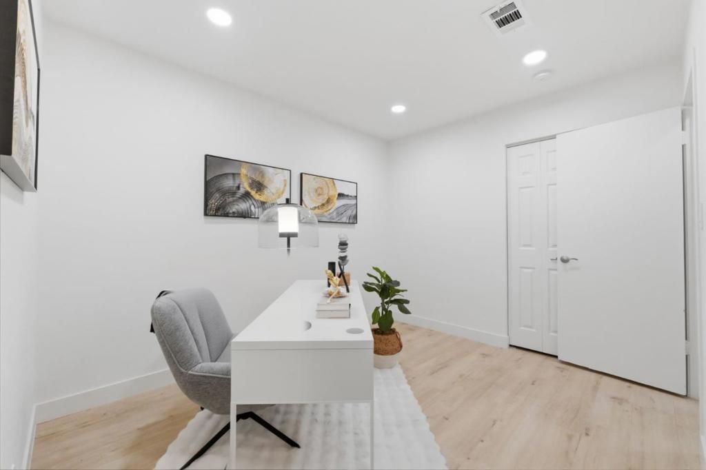 Image 23 of property listing at 4556 Harwood Road, San Jose, CA 95124