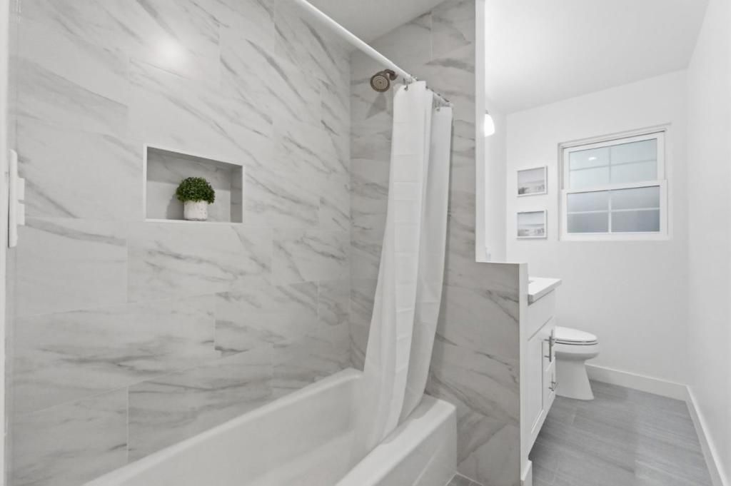 Image 25 of property listing at 4556 Harwood Road, San Jose, CA 95124