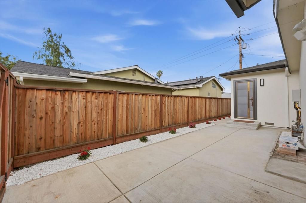 Image 27 of property listing at 4556 Harwood Road, San Jose, CA 95124