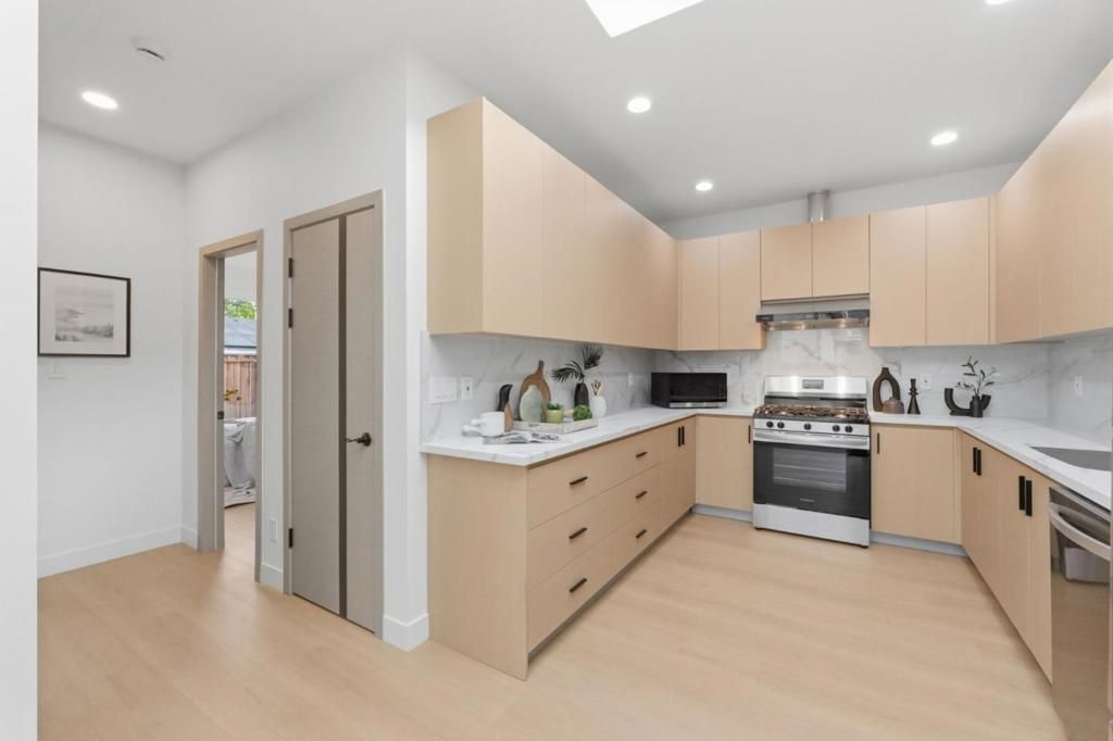 Image 35 of property listing at 4556 Harwood Road, San Jose, CA 95124