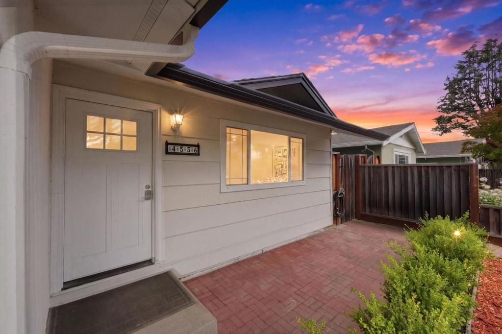 Image 4 of property listing at 4556 Harwood Road, San Jose, CA 95124