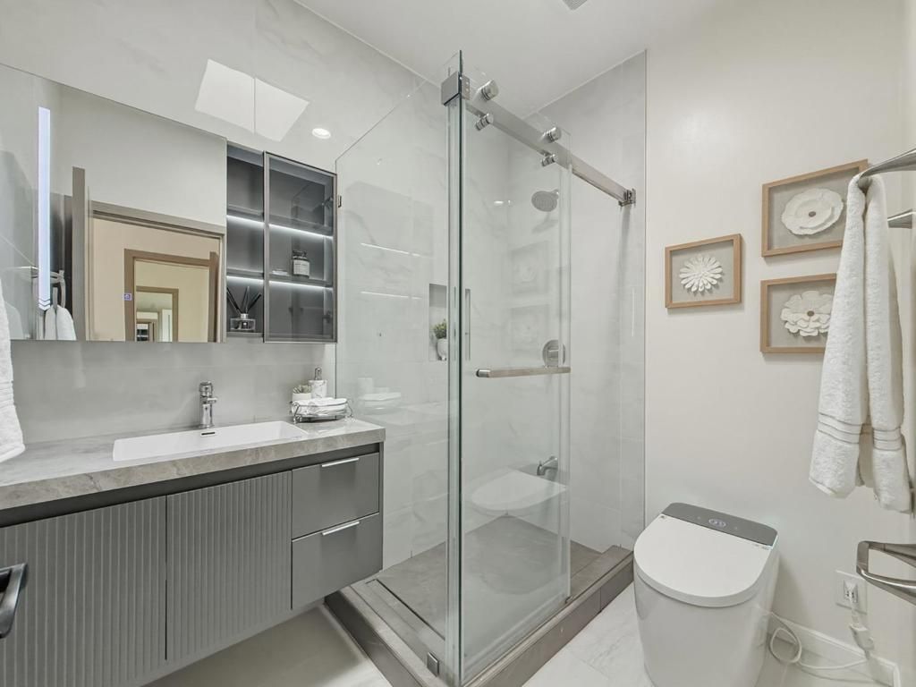 Image 40 of property listing at 4556 Harwood Road, San Jose, CA 95124