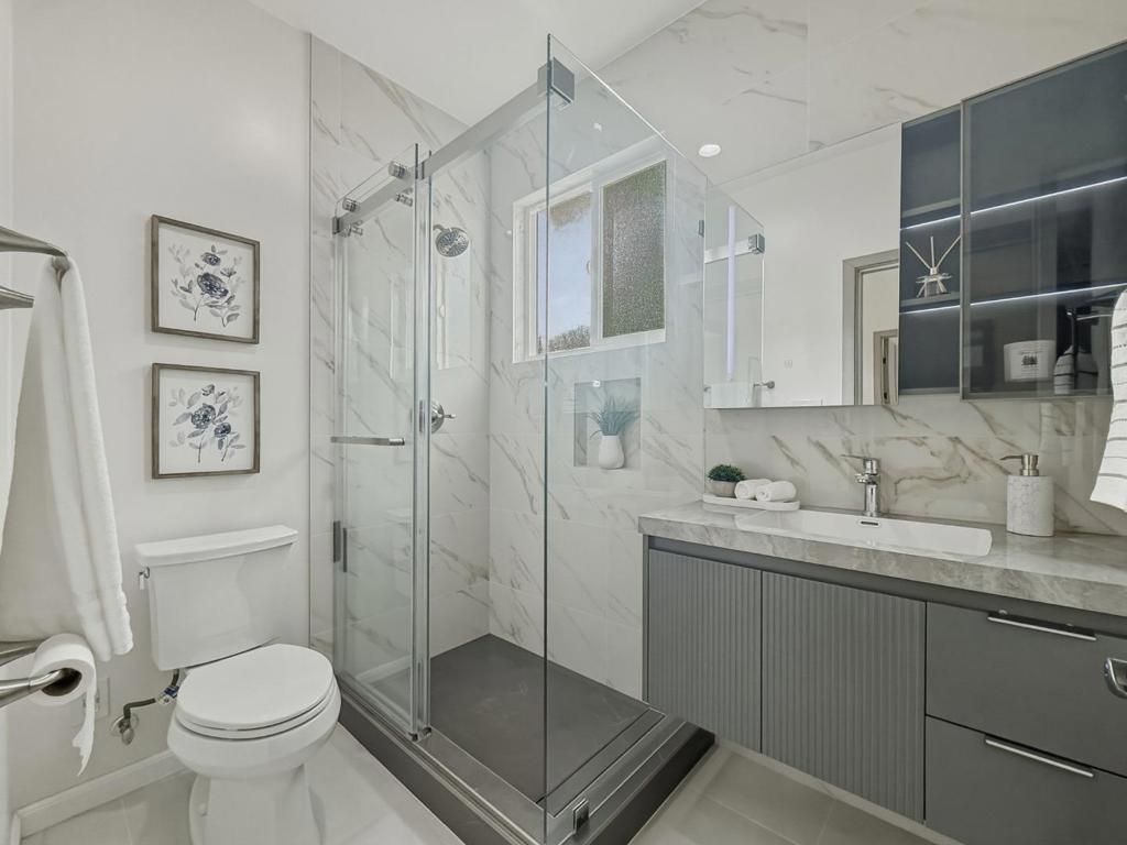 Image 41 of property listing at 4556 Harwood Road, San Jose, CA 95124