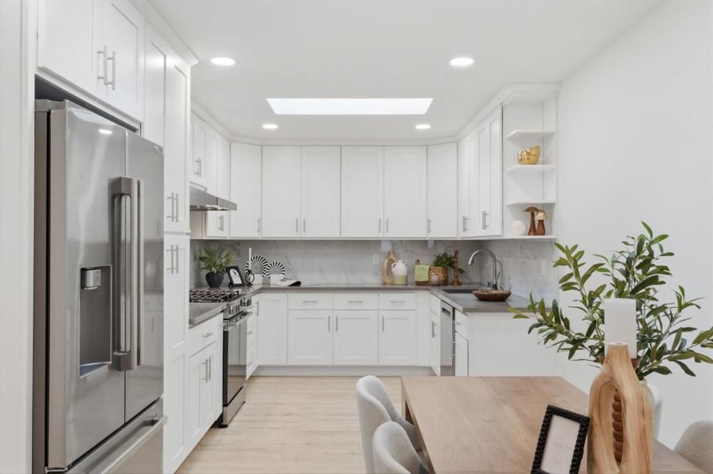 Image 8 of property listing at 4556 Harwood Road, San Jose, CA 95124