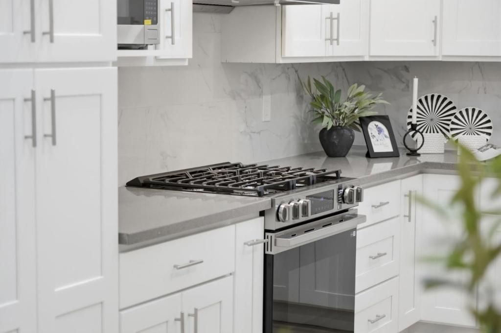 Image 9 of property listing at 4556 Harwood Road, San Jose, CA 95124