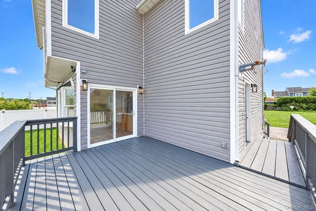 891 S Bay Street, Lindenhurst, NY 11757