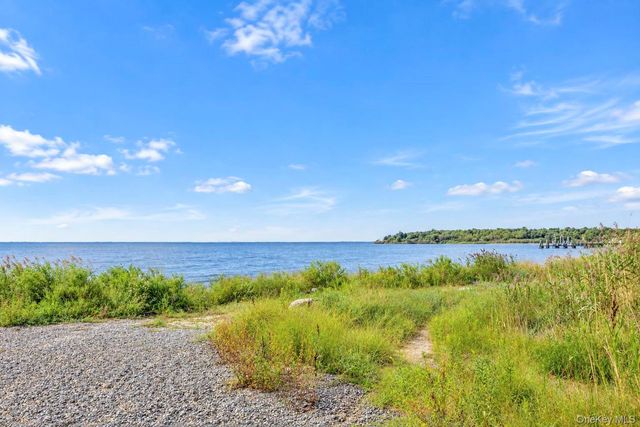 891 S Bay Street, Lindenhurst, NY 11757