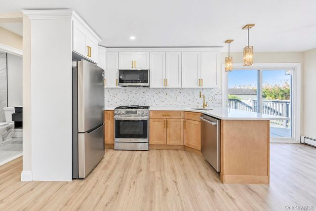 891 S Bay Street, Lindenhurst, NY 11757