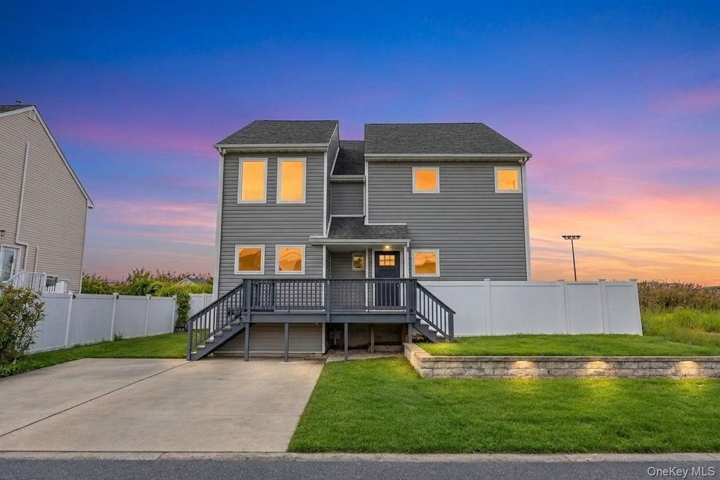 891 S Bay Street, Lindenhurst, NY 11757 — exterior