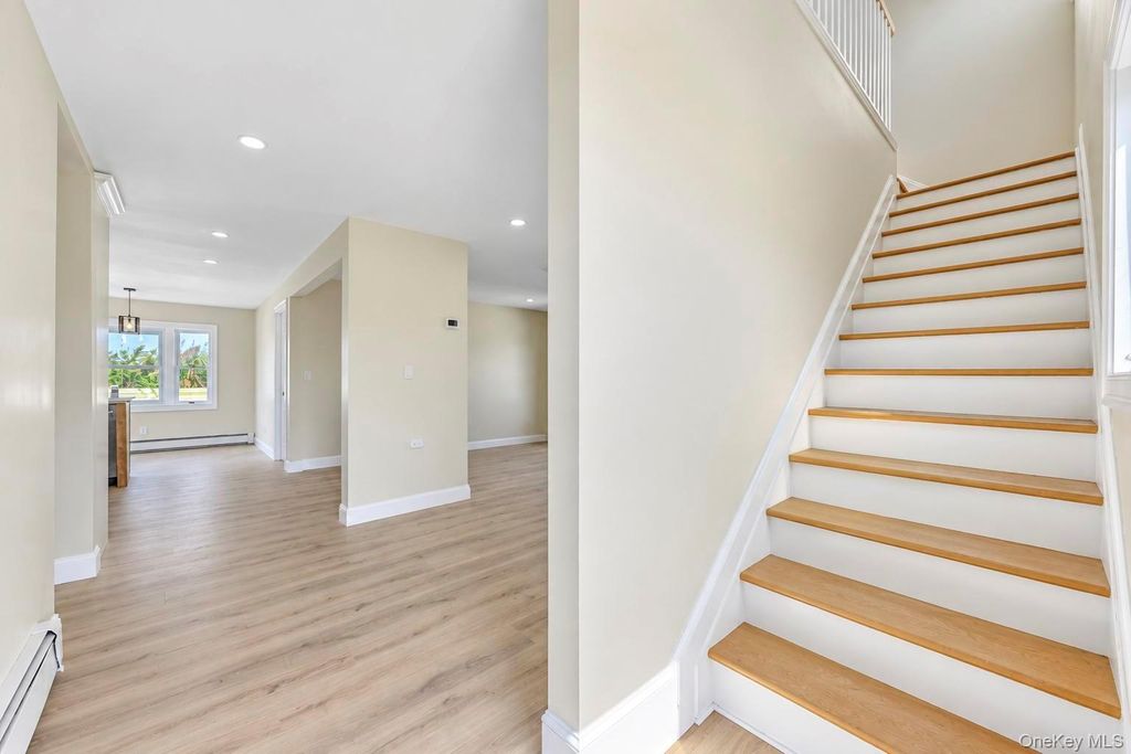 891 S Bay Street, Lindenhurst, NY 11757 — photo 4