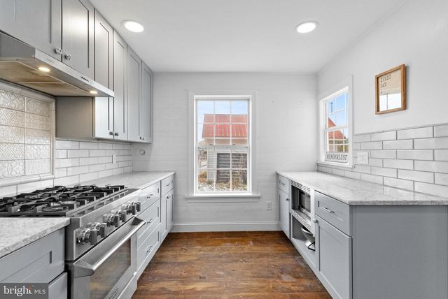 1202 W BRIDGE ST, Spring City, PA 19475