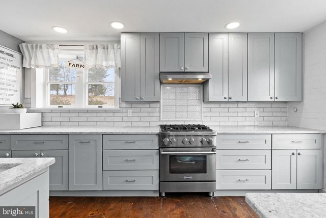 1202 W BRIDGE ST, Spring City, PA 19475