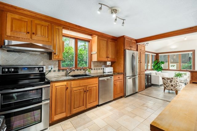 3 Big Rock Rd, Manchester, MA 01944