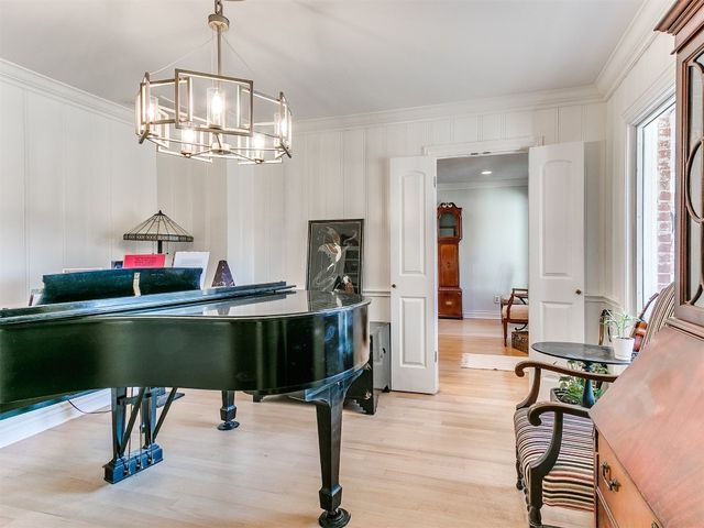 1821 Coventry Lane, Nichols Hills, OK 73120
